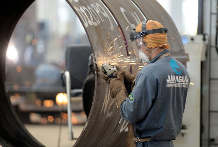 Confiança Industrial em Queda: Impactos em Julho Revelados