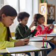 Liberdade ou Isolamento? A Revolução Sem Celulares nas Escolas e o Impacto na Vida dos Jovens