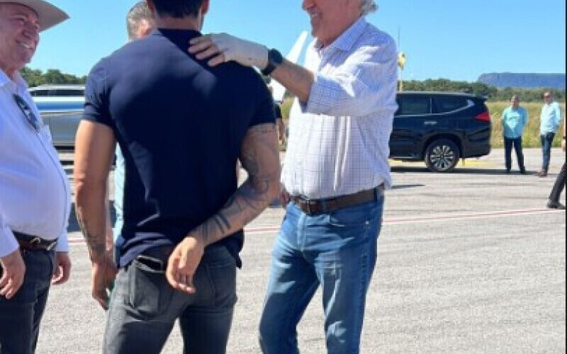Gusttavo Lima e governadores se encontram em fazenda do Grupo JBJ em Cáceres