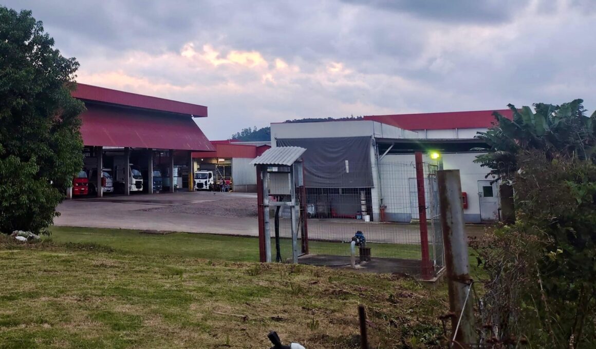 Frigorífico da Languiru em Westfália paralisa atividades após suspeita de surto de Covid Frigorífico da Languiru em Westfália paralisa atividades após suspeita de surto de Covid