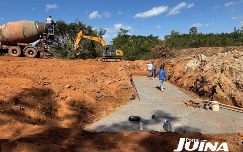 Sinfra inicia obra de aduela entre frigorífico e pesque pague em Juína.
