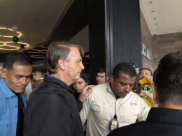 Bolsonaro passa mal e abandona evento em frigorífico de Goiânia