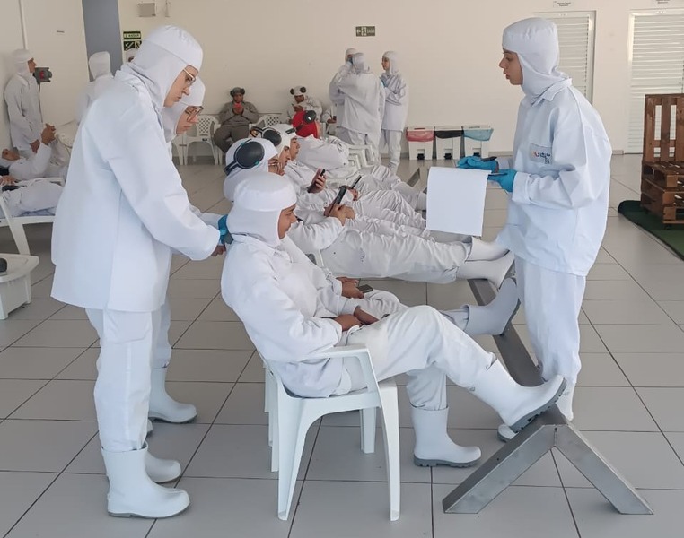 URI: alunos de Fisioterapia levam bem-estar a trabalhadores do Aurora em Erechim