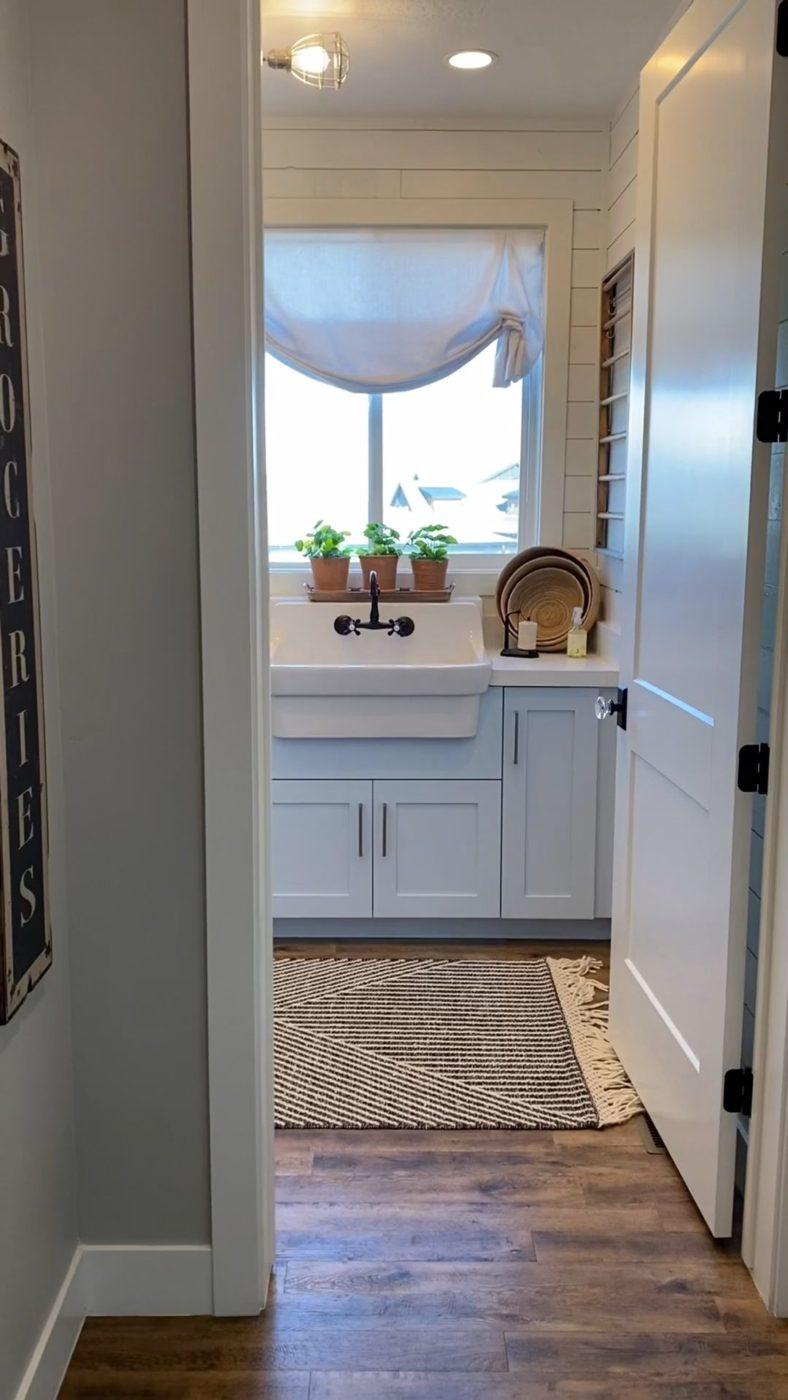 Modern Farmhouse Laundry Room