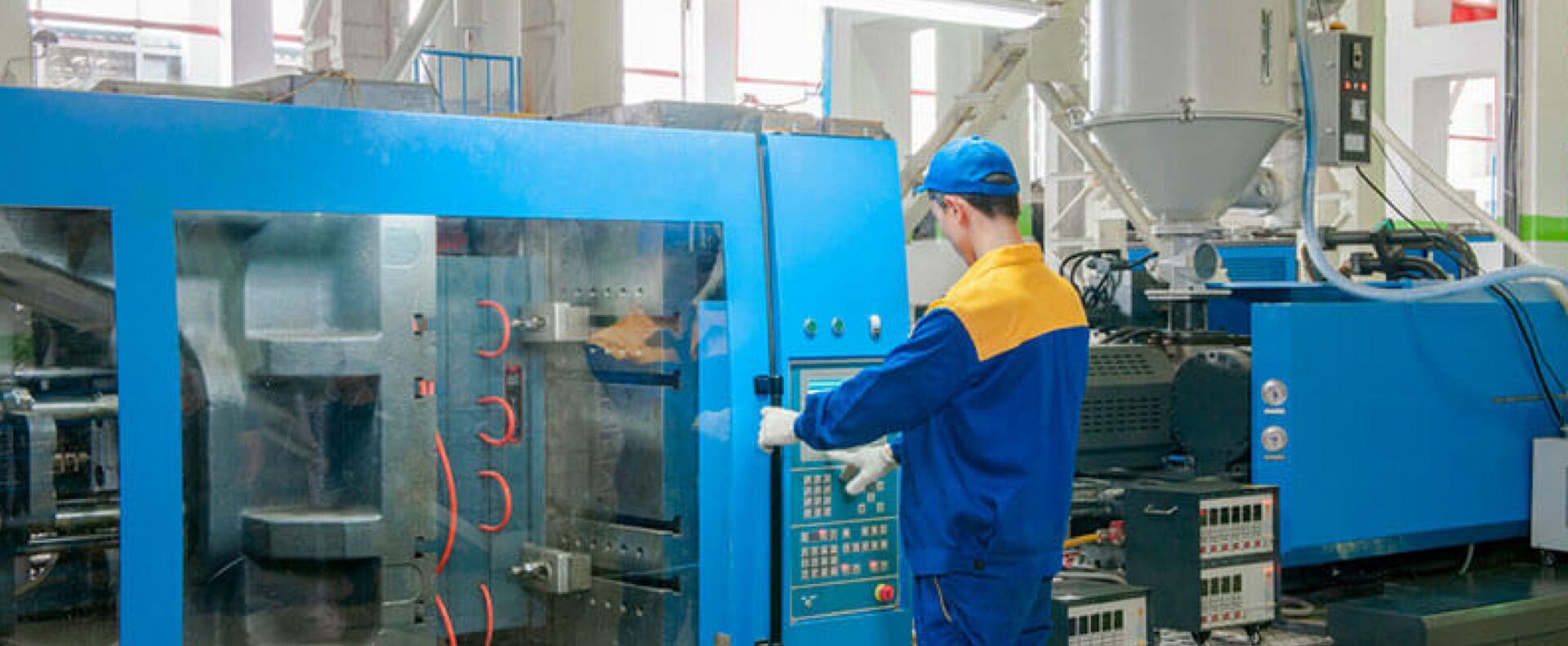 A importância da manutenção de máquinas injetoras para garantir a eficiência e durabilidade do equipamento
