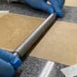 Cientistas brasileiros criam papel vegetal impermeável e antibacteriano que pode substituir plástico