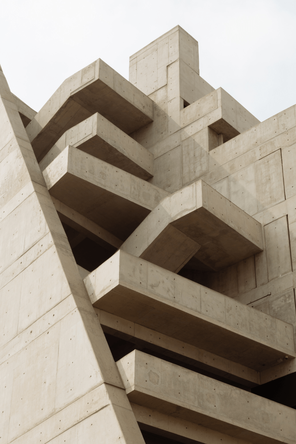 Arnau Rovira Vidal fotografa a arquitetura brutalista da nova universidade de Lima – IGNANT