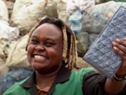 Bactéria Milagrosa Converte Plástico em Água e Tijolos: A Revolução Sustentável que Você Precisava Conhecer!