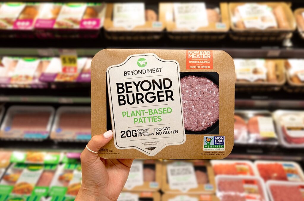 Beyond Meat: O Colapso das Expectativas e o Impacto das Novas Demissões no Mercado de Carnes Vegetais