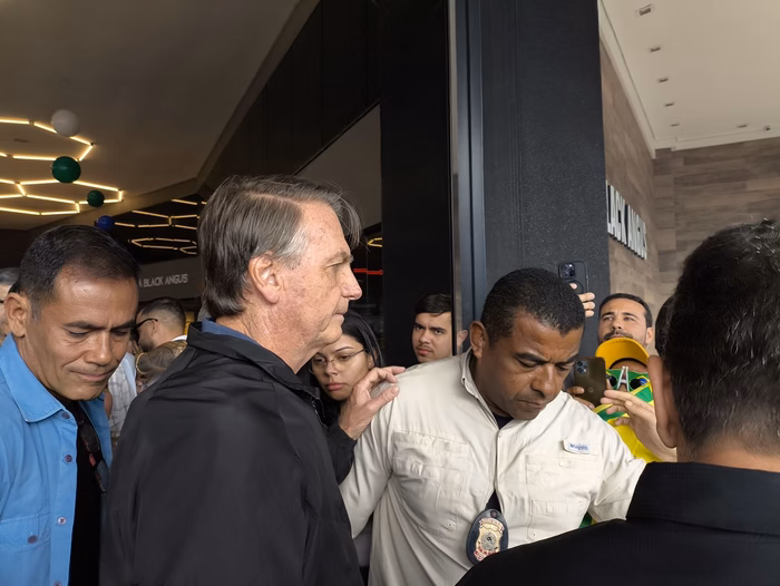 Bolsonaro passa mal em Goiás e deixa evento em frigorífico, diz site