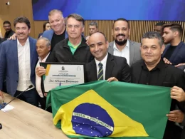 Bolsonaro se sente mal após visita a frigorífico em Goiânia