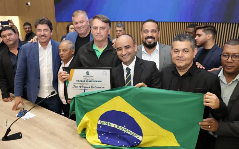 Bolsonaro se sente mal após visita a frigorífico em Goiânia
