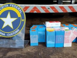 Caminhão frigorífico é flagrado com mais de 2 mil celulares contrabandeados