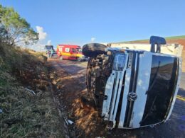 Caminhão frigorífico tomba na SC-390 entre Zortéa e Campos Novos