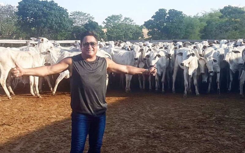 Cantor Leonardo processa frigorífico por uso de nome em ‘picanha do Bolsonaro’ e pede R$ 600 mil de indenização