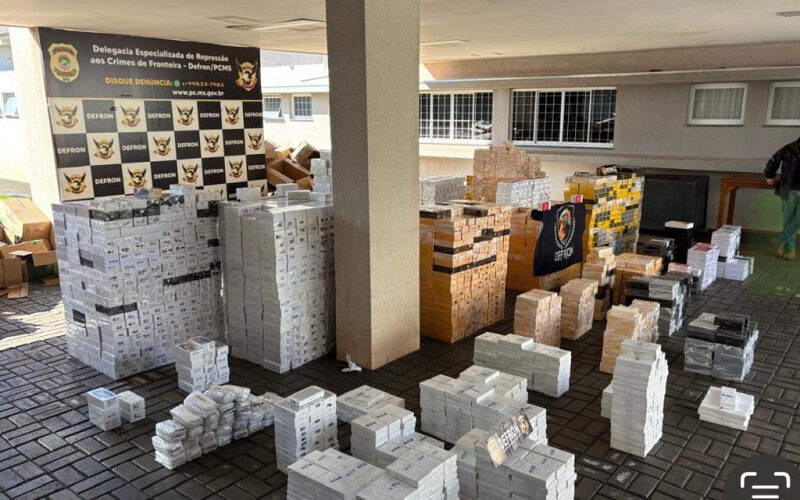 Células apreendidas em caminhão frigorífico totalizam mais de R$ 10 milhões em mercadoria contrabandeada