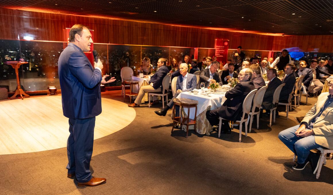 Cobb-Vantress: 30 Anos Transformando a Avicultura Brasileira em um Grande Evento de Celebração!