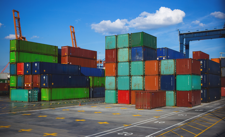 Como os Estoques Antecipados e Riscos Comerciais Impulsionaram as Exportações Chinesas em Dezembro