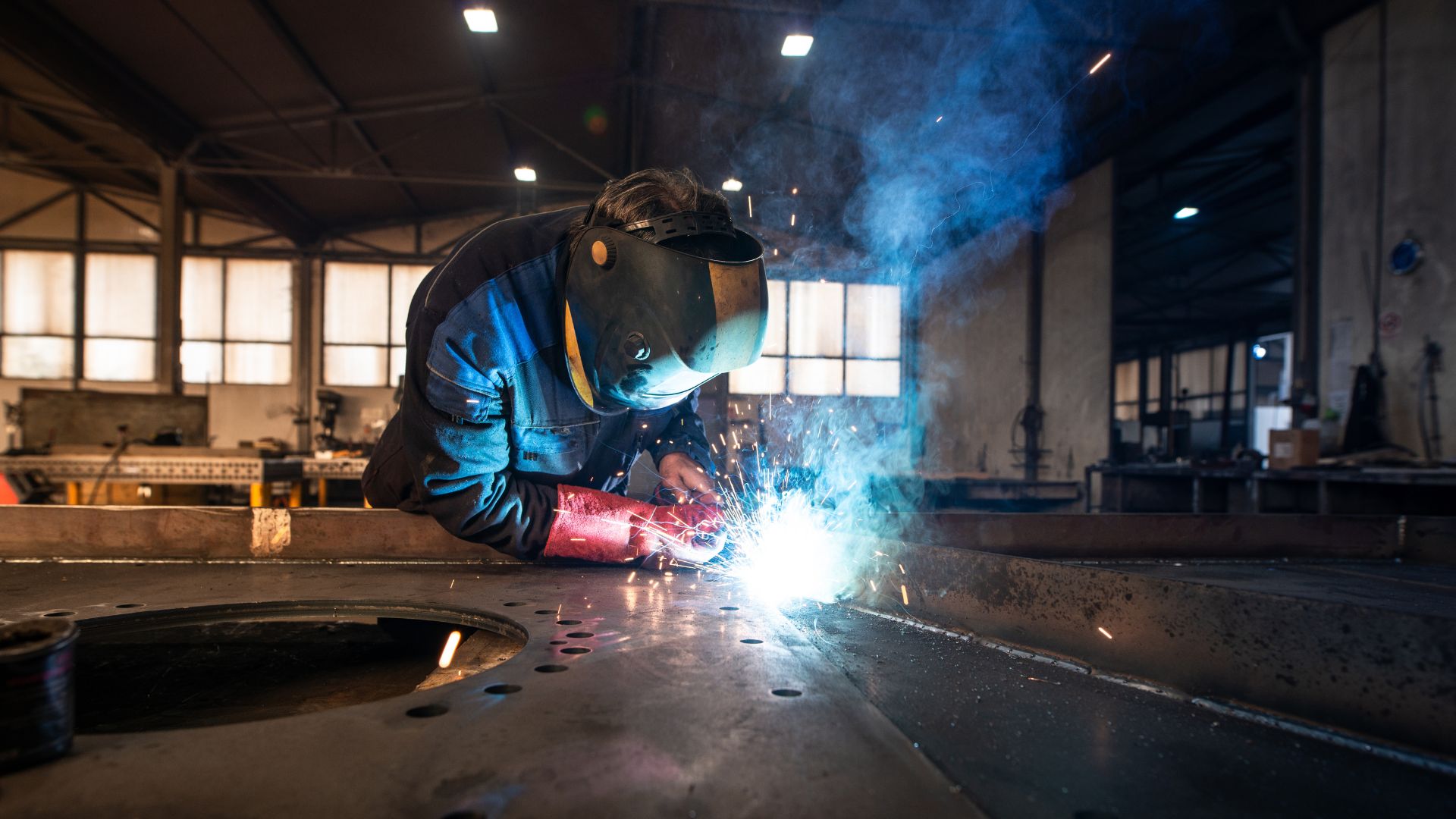 Crescimento da atividade industrial em março, porém estagnação no trimestre.