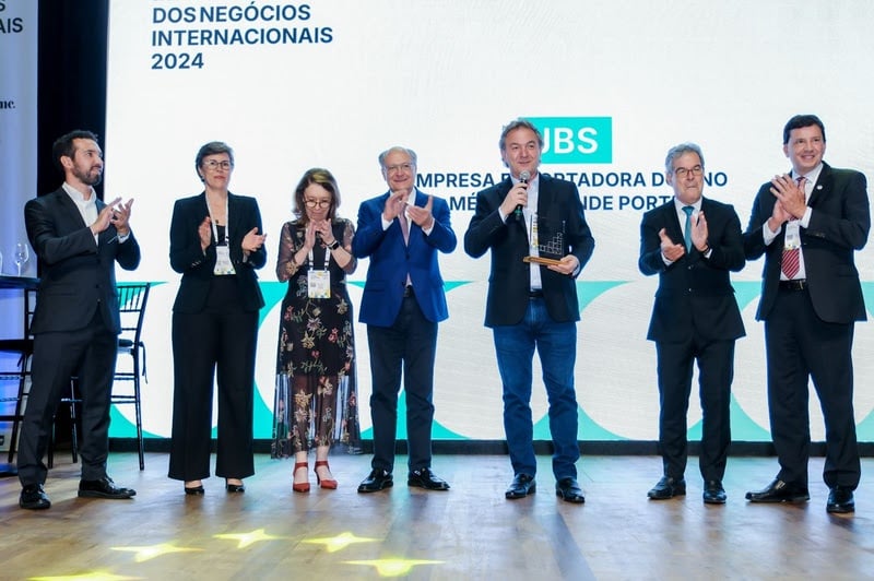 Descubra como a JBS conquistou o prêmio de ‘Empresa Exportadora do Ano’ e o que isso significa para o mercado