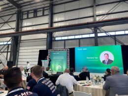 Descubra como a nova instalação da Yizumi em Ohio está transformando o futuro da indústria