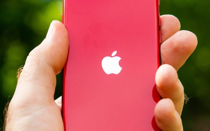 Descubra o iPhone SE 4: O Celular Barato da Apple com Recursos Surpreendentes que Você Precisa Conhecer
