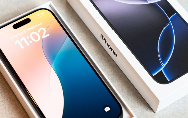 Descubra o que a redução na produção do iPhone 16 revela sobre o futuro da Apple e a demanda do mercado
