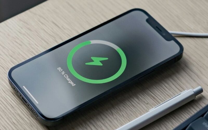 Desvendando o Mistério: 7 Sinais Infalíveis de que a Bateria do Seu iPhone é Realmente Original!