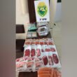 Dois homens são presos pela PM após furtarem embutidos de caminhão frigorífico em operação no interior
