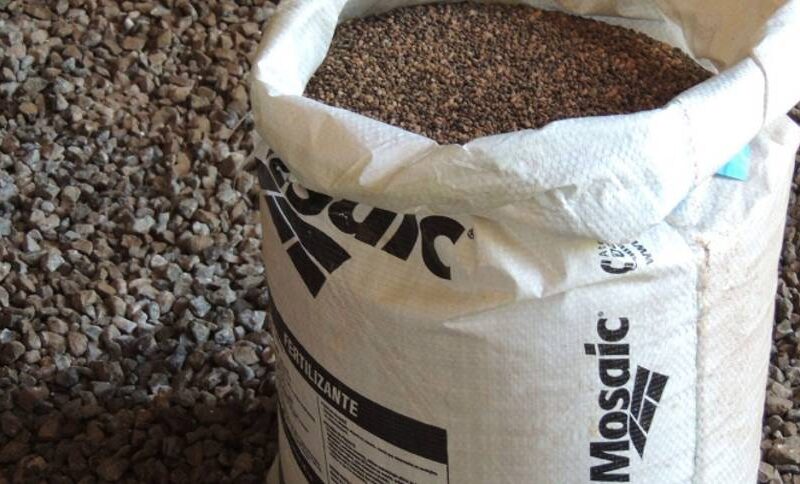Explosão nas Entregas de Fertilizantes: Desvende os Desafios dos Estoques e da Nova Taxação!