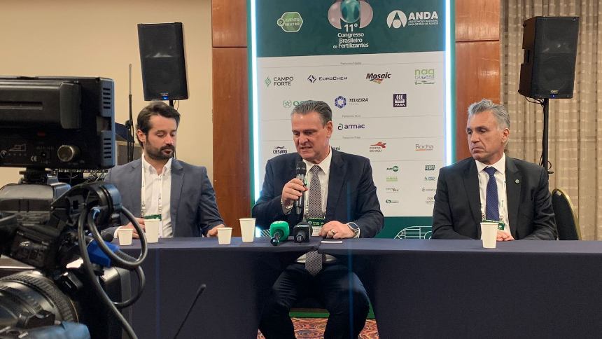 Fávaro promete crédito a produtores e classifica queimadas no interior paulista como “crime”