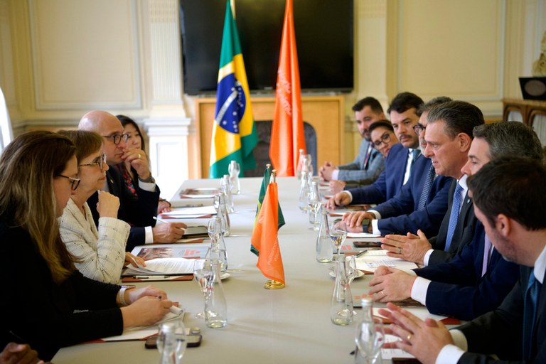 Fávaro Revela: Como a Regionalização Pode Transformar a Resposta a Crises Sanitárias na OMSA! Fávaro Revela: Como a Regionalização Pode Transformar a Resposta a Crises Sanitárias na OMSA!