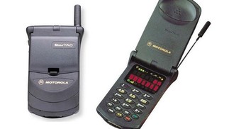 Flip phones estavam na moda no início dos anos 2000 — Foto: (Foto: Divulgação/Motorola)