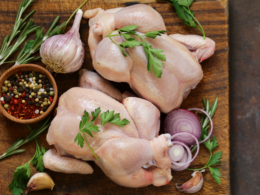 Frango brasileiro retoma voo: exportações perto de 400 mil toneladas e portas abertas a novos mercados