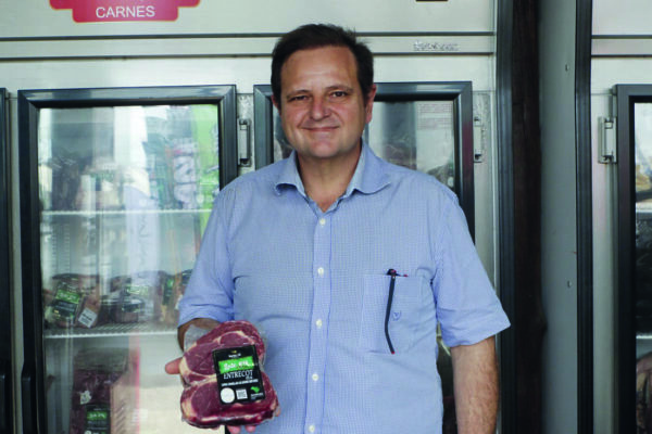 Frigorífico vende sozinho 20 toneladas de carne na Expointer em dia de público recorde