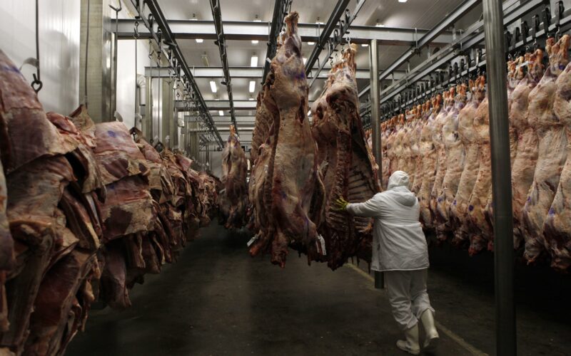 Frigoríficos cancelam exportação para os EUA e suspendem produção no MS