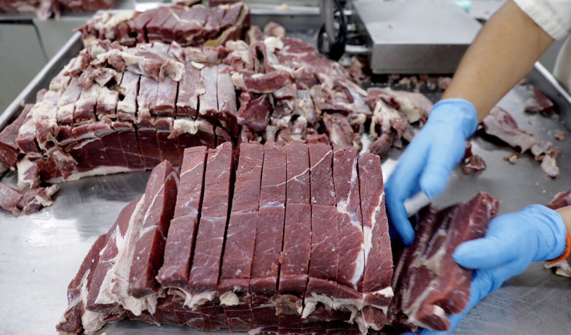 Frigoríficos do MS param de exportar carne aos EUA após novas tarifas