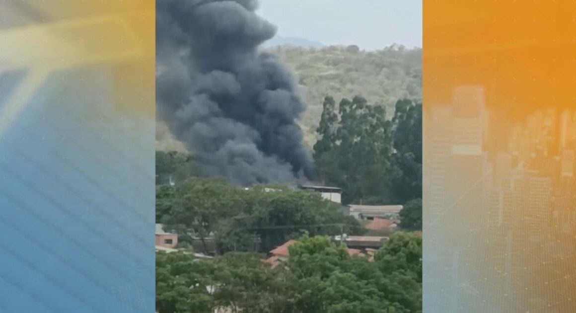Incêndio em frigorífico mobiliza Bombeiros na Grande BH Incêndio em frigorífico mobiliza Bombeiros na Grande BH