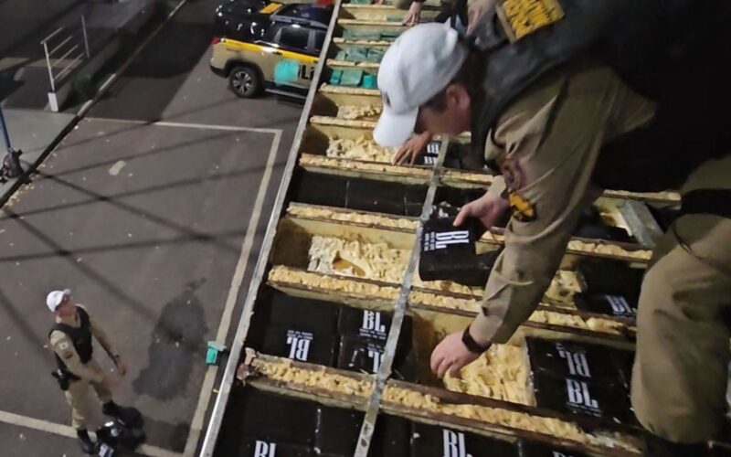 Meia tonelada de cocaína é encontrada em compartimento oculto de caminhão frigorífico