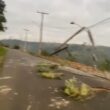 Ônibus de frigorífico colide com poste em Colatina e provoca apagão no bairro São Miguel