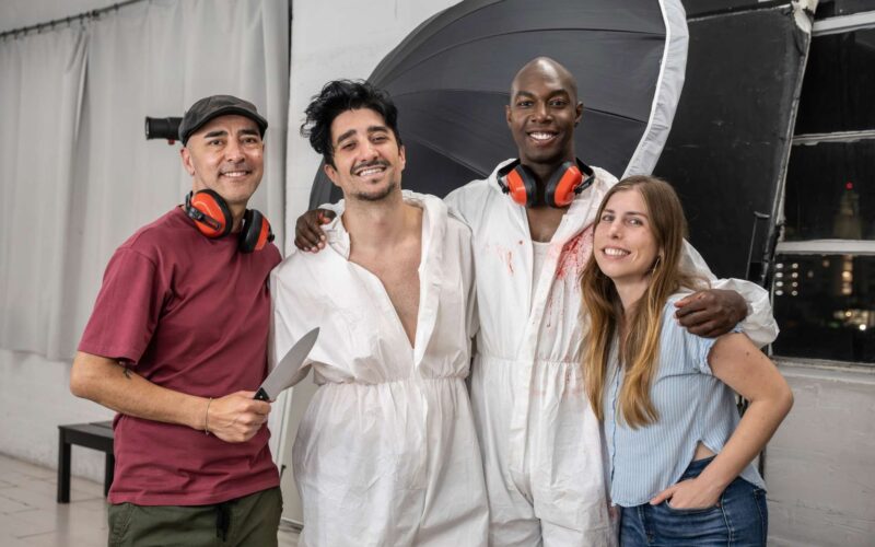 Peça teatral ‘EAT’ sobre imigrantes presos em frigorífico estrela em Hollywood no dia 24