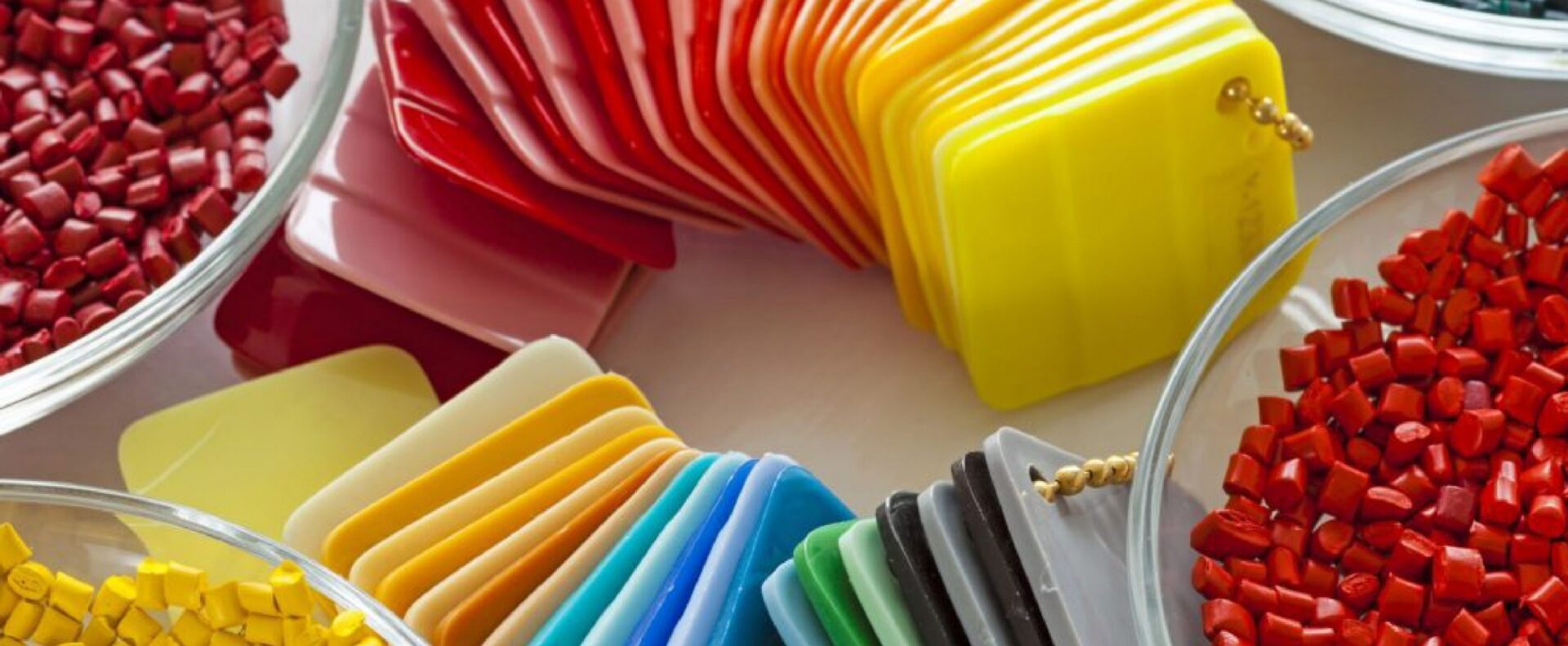 Plásticos resistentes ao calor: entenda sua composição e aplicações