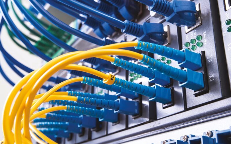 PolyOne Se Reinveste: O Impacto da Venda do Segmento de Produtos e Soluções de Performance no Mercado!