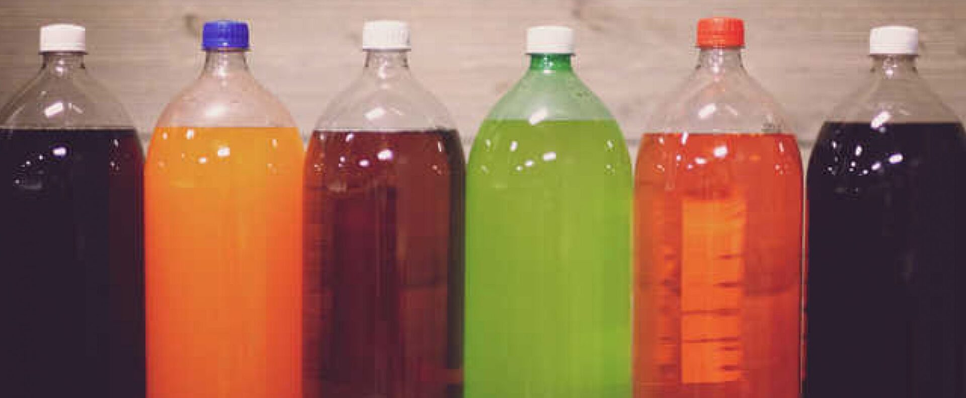 Qual é o impacto da cor da garrafa PET na reciclagem? Descubra aqui!