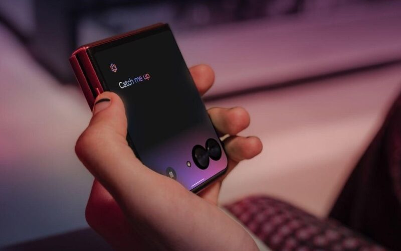 Razr 60 vs Razr 50: O duelo dos dobráveis que vai definir seu próximo smartphone!