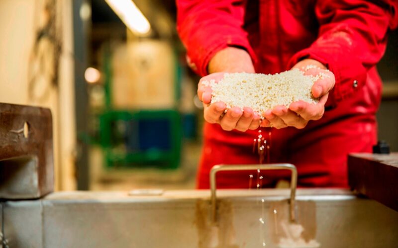 Resinas em Alta: O Que a Queda do PP Significa para Seu Negócio e o Mercado de Commodities?