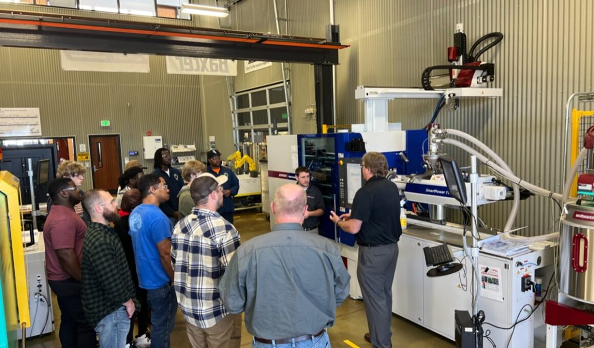 Revolução na Educação Técnica: Wittmann Transformando a Indústria com Nova Workcell em Alabama!