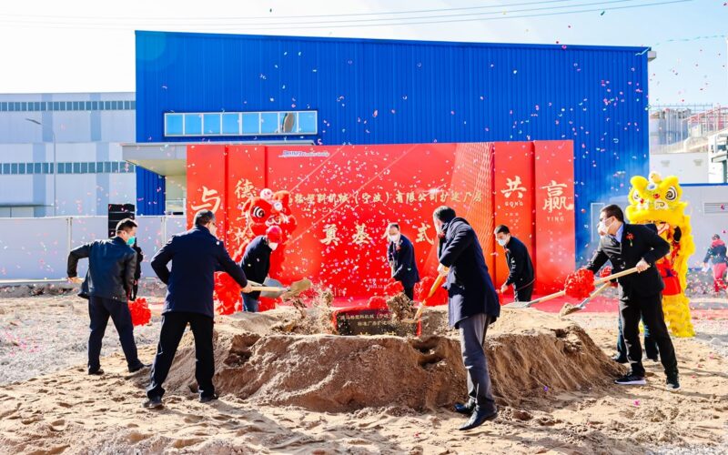 Revolução na Indústria: A Expansão Surpreendente da Produção de Máquinas de Injeção na China pela Sumitomo (SHI) Demag!