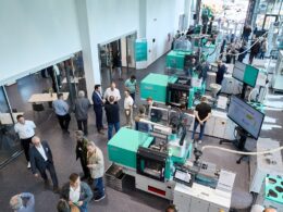 Revolução na Injeção: Arburg Inaugura Centro Tecnológico Renovado na Renânia do Norte-Vestfália!