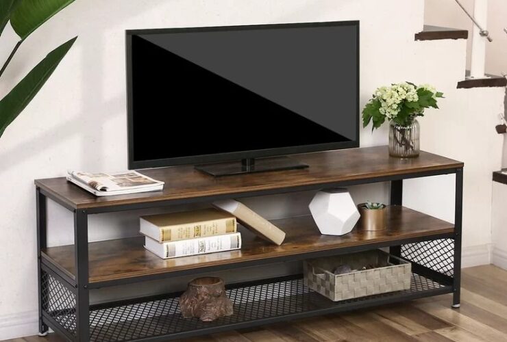 Suporte de TV Williston Forge Grenier para TVs de até 65″ preto/marromMadeira/Metal em marrom rústico | Wayfair